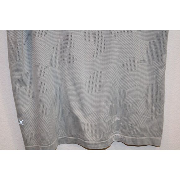 Lululemon mens light gray crewneck perforated workout short sleeve size large - Picture 4 of 7
